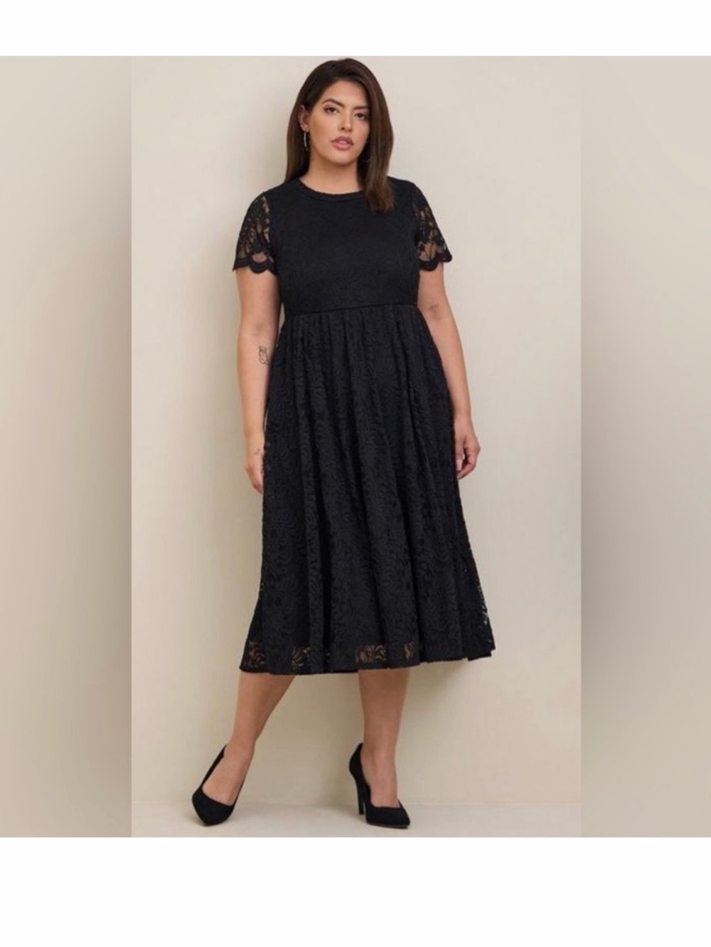 Lace Short-Sleeve Black Midi Dress